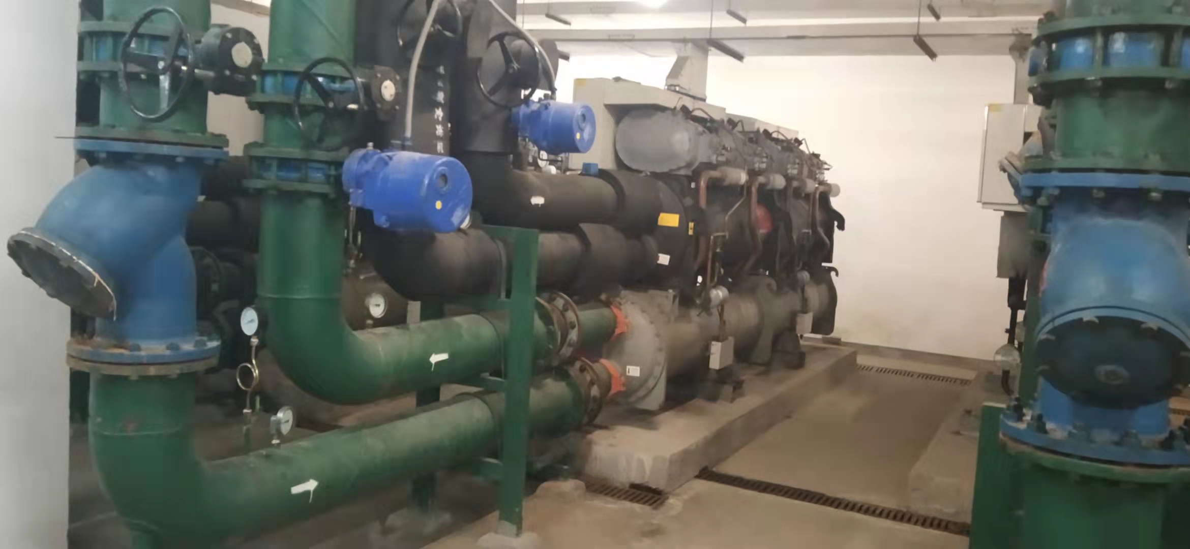 上海回收冷水机组，专业回收螺杆式冷水机组